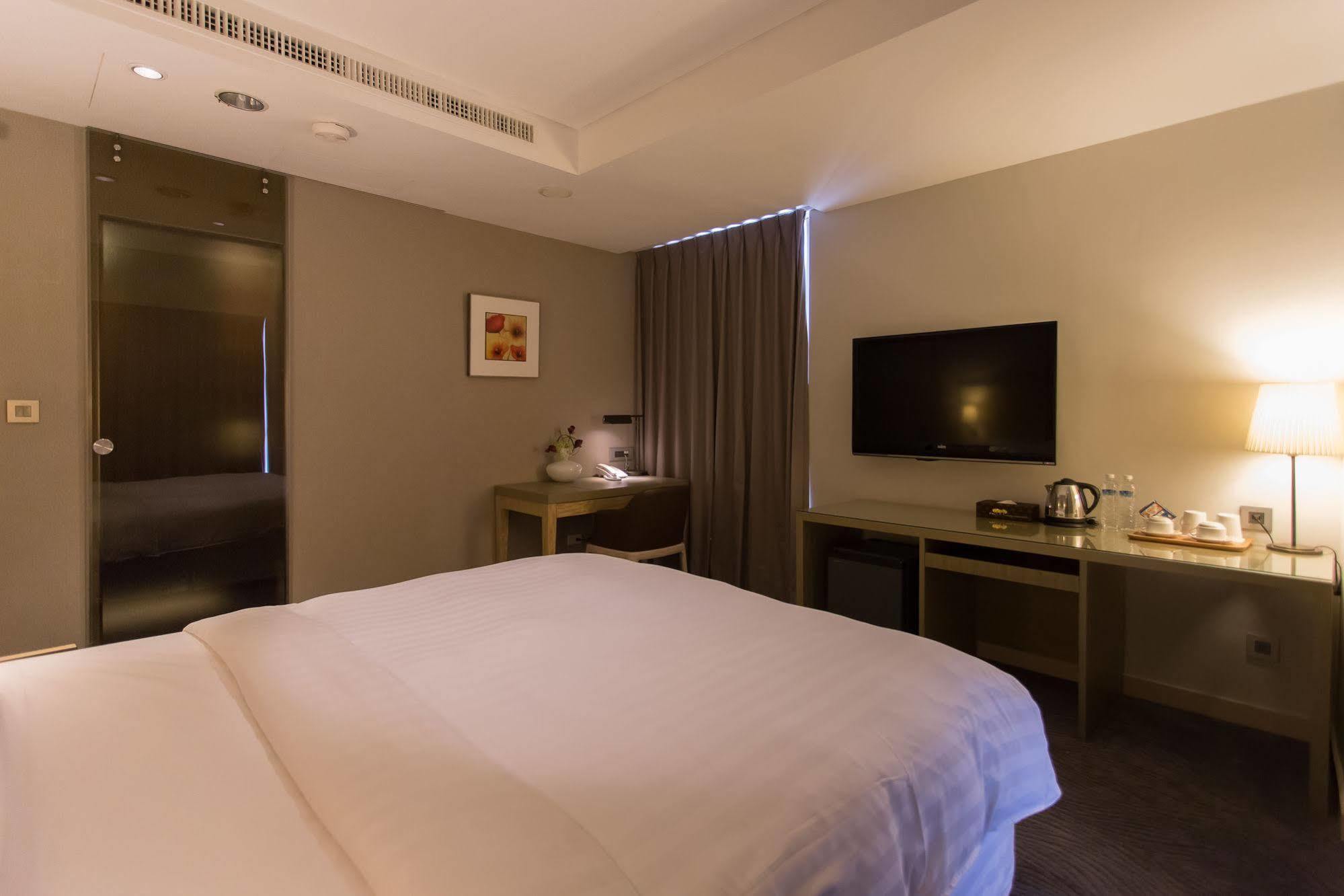 麗馨商旅七賢館 Hotel Kaohsiung Exterior photo